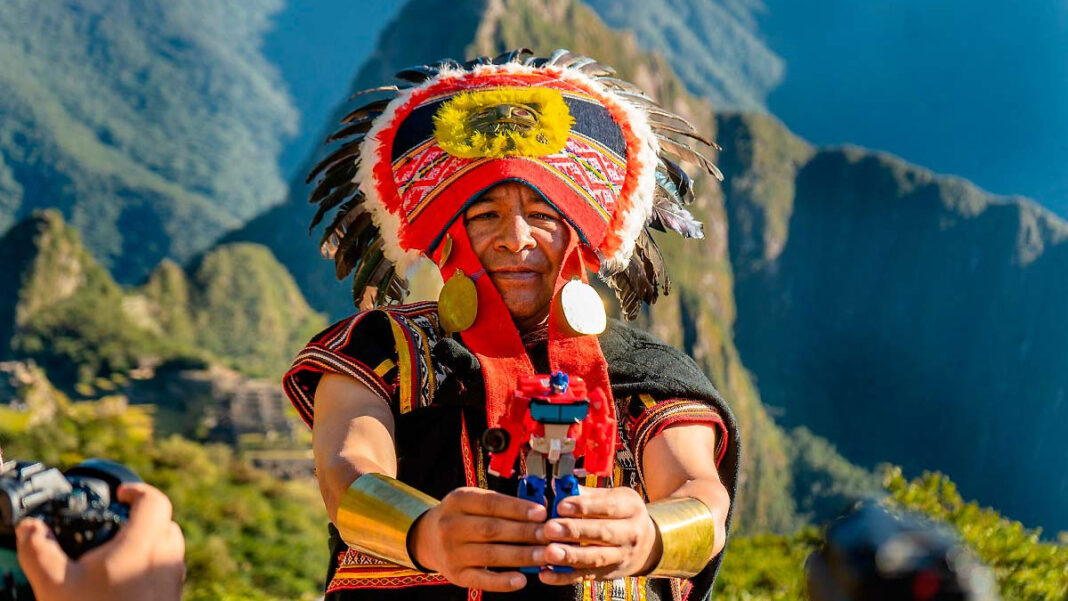 transformers quechua despertar de las bestias cusco machu picchu pachamama estreno tarapoto optimus prime post créditos orgullo