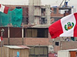 bandera del Perú multa uit soles mal estado rota sucia no poner techo viviendas fiestas patrias desfiles