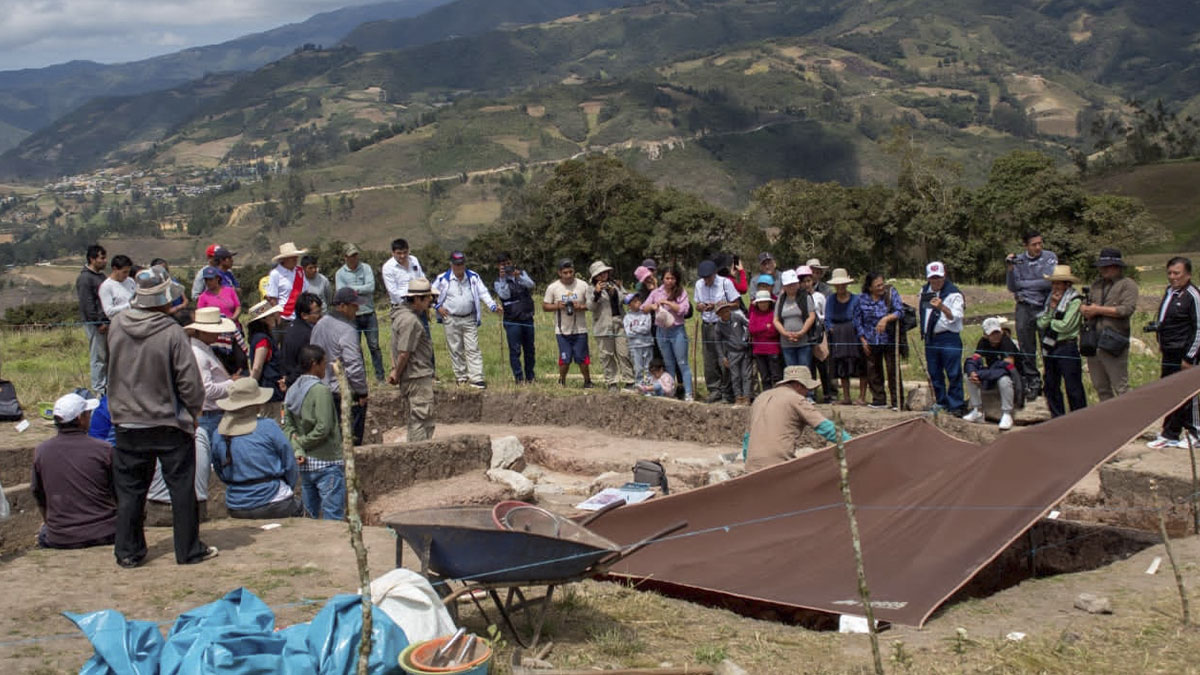 tumba cajamarca sacerdote 3000 años pacopampa arqueólogos