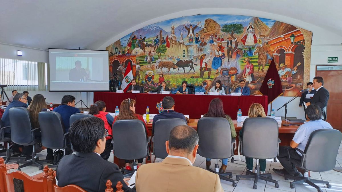 Alcalde de Arequipa continuará en su cargo, tras rechazo por mayoría de pedido de vacancia