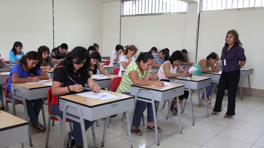 Arequipa: investigan a varios docentes que trabajarían con títulos profesionales falsos