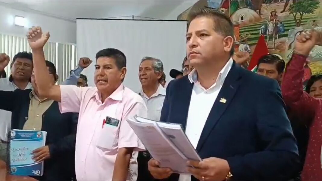 Alcalde de Arequipa hace desplante a edil y dirigentes de Cayma que piden solución al sistema de transporte público