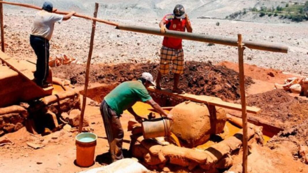 Arequipa: solo 1 300 de 16 mil mineros informales, han realizado su formalización