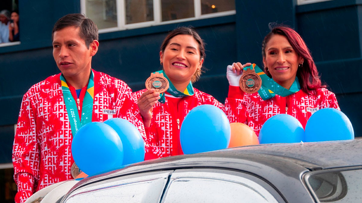medallistas peruanos cristhian pacheco kimberly garcia gladys tejada luz mery rojas niños junín recibimiento bicolor