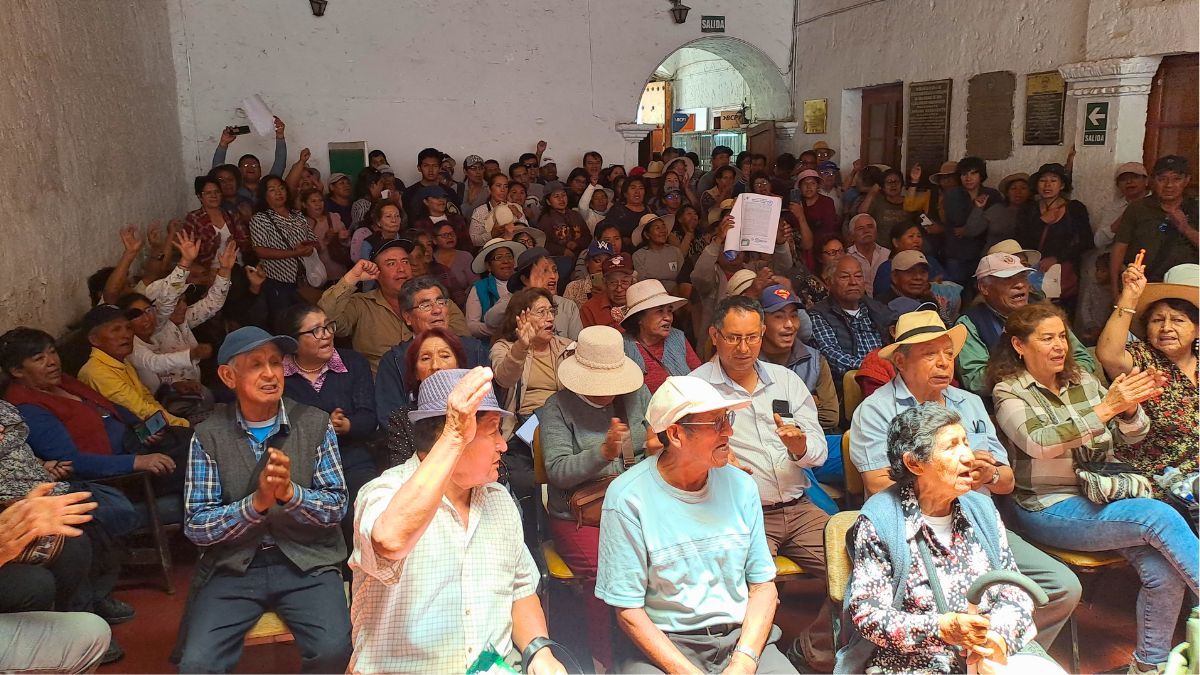 Arequipa: socios de Umapalca denuncian a Víctor Hugo Rivera por revertir sus terrenos a otra asociación (VIDEO)