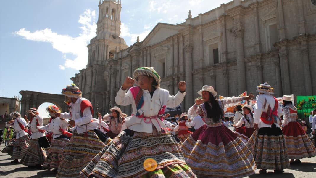 wititi arequipa danza récord guinness plaza de armas patrimonio