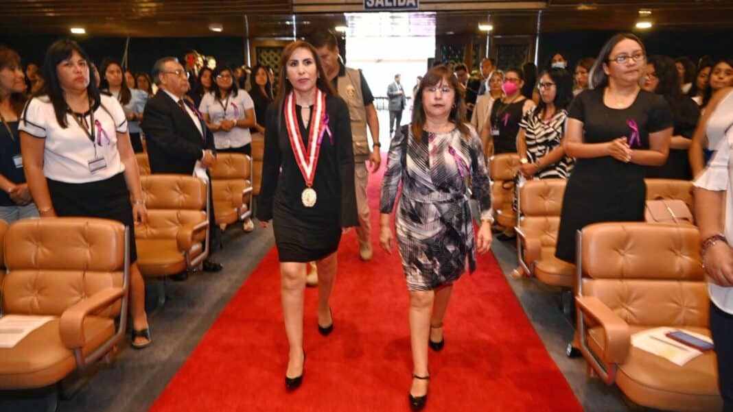 Exfiscal Patricia Benavides junto a coordinadora nacional de Violencia contra la Mujer, Irma Díaz