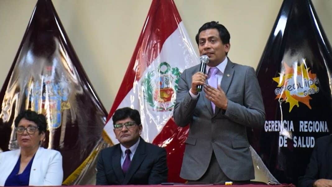 Gobernador de Arequipa designa a Abraham Rodríguez Rivas como nuevo gerente regional de Salud