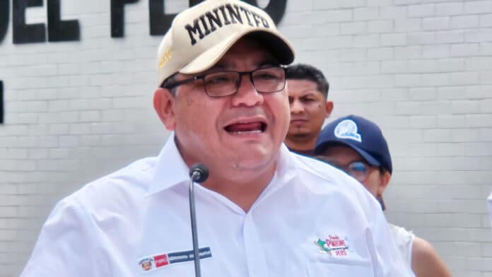 Ministro Santiváñez: presumen