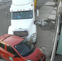 Arequipa, camión aplasta