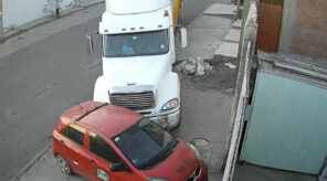 Arequipa, camión aplasta