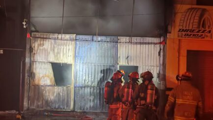 Arequipa, local quemado, llantas, extorsión