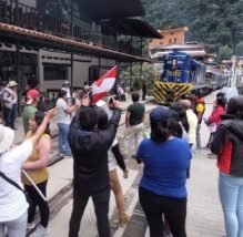 machu-picchu-protestas-aguas-calientes-turismo-cusco-trenes-buses