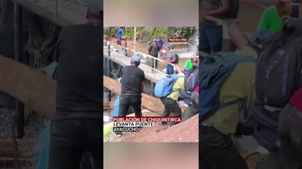 Ayacucho: Población de Chiquintirca construye puente provisional tras colapso de vía que aísla (VIDEO)
