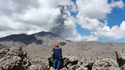 volcan-sabancaya-arequipa-proceso-eruptivo-2026-recomendaciones-salud