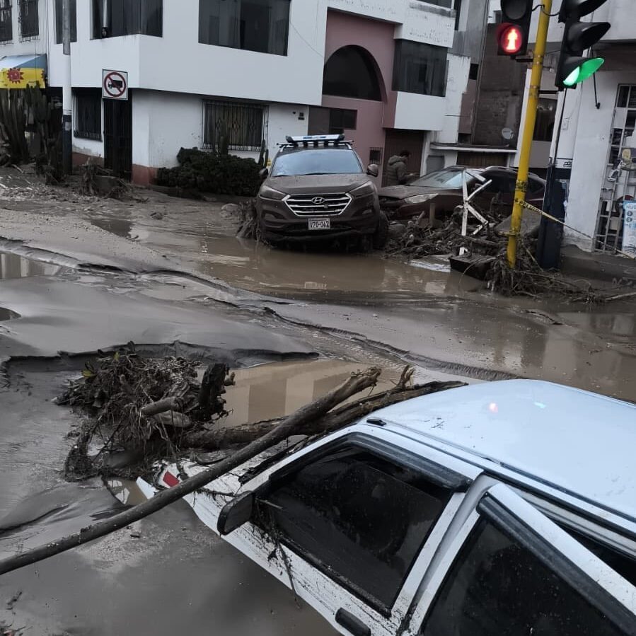 Lluvias en Arequipa: dos fallecidos por el desborde de torrenteras pistas colapsadas y edificios inundados (VIDEO)