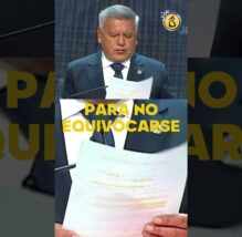César ACUÑA no suelta el PAPEL por MIEDO a equivocarse en el DEBATE y lee palabra por palabra (VIDEO)